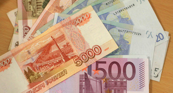 ЦБ понизил курс евро до 54,7477 рубля за евро